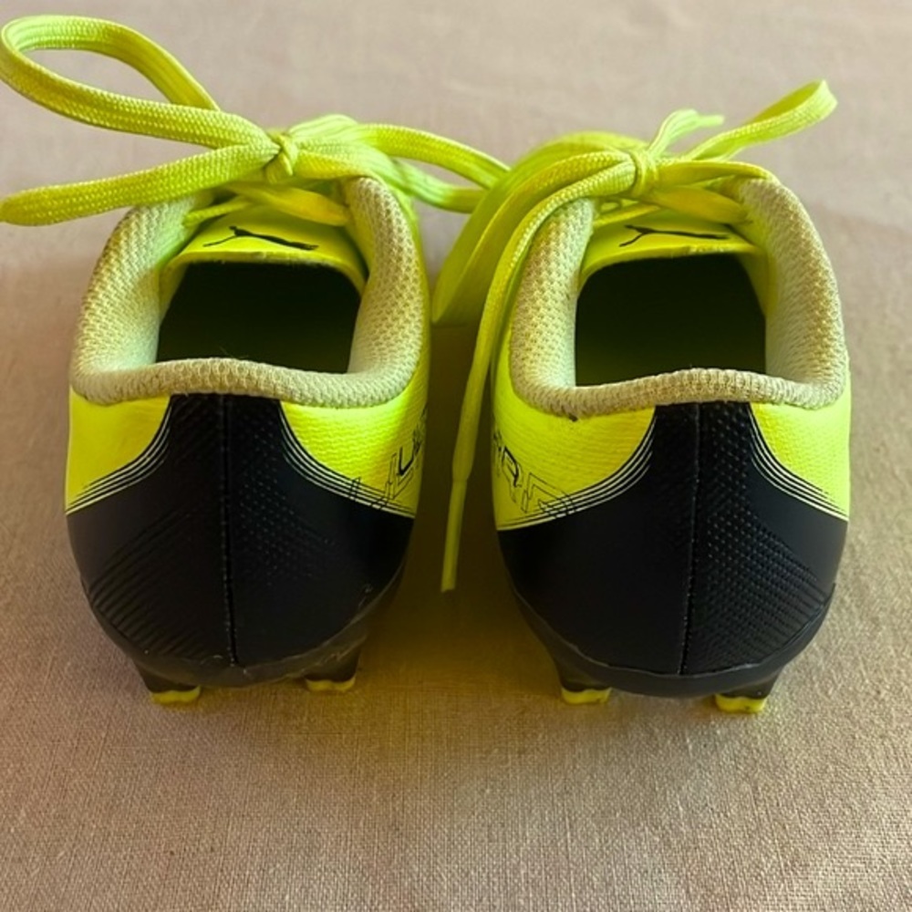 Puma‎ girls 10.5 soccer cleats - Picture 5 of 7